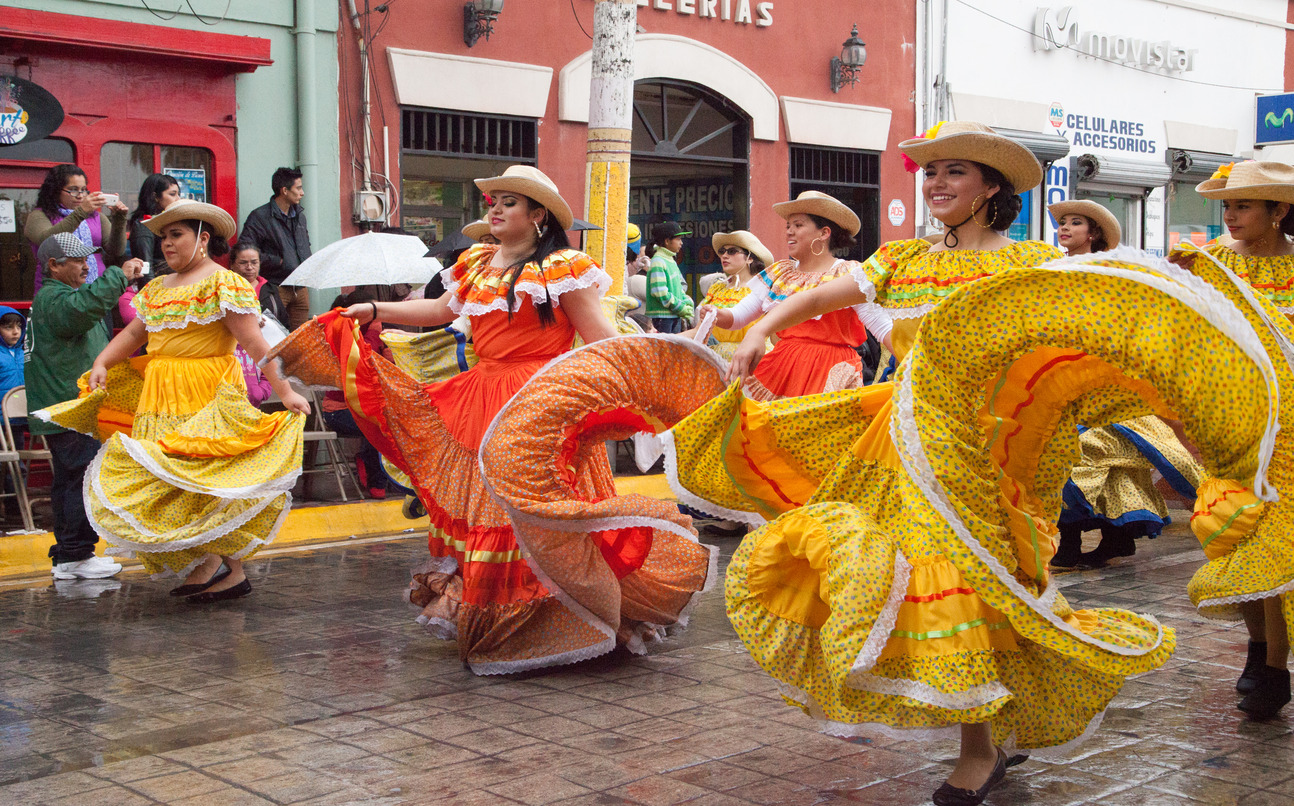 folklorico dancers dancing on McAllen street