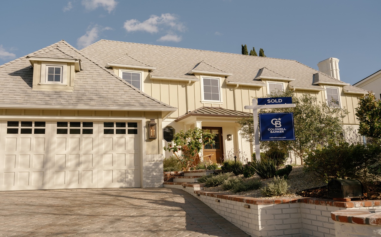 Exterior_Traditional_Sold_Sign_1294x806